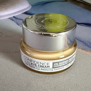 it cosmetics Confidence In An Eye Cream - Gold and Silver Jar
